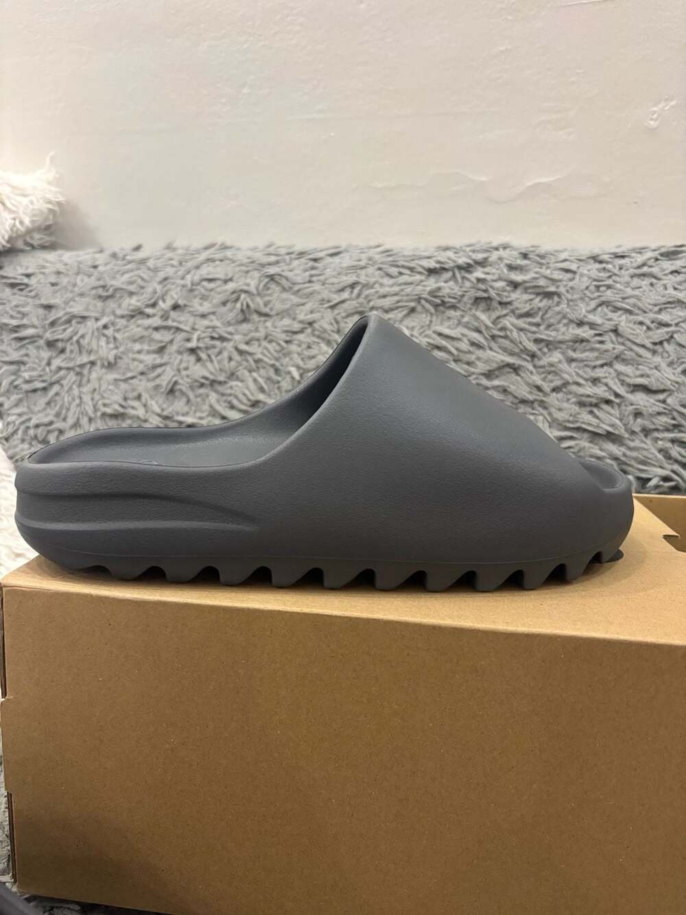 adidas Yeezy Slide 'Slate Grey' ID2350 US Men's Size 10 - Picture 2 of 7